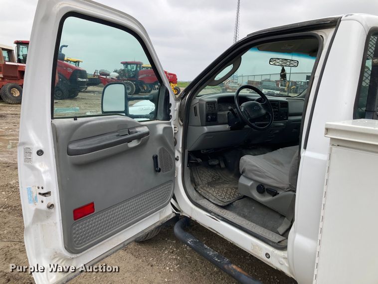 image for item HN9874 2004 Ford F450 Super Duty  utility / service truck