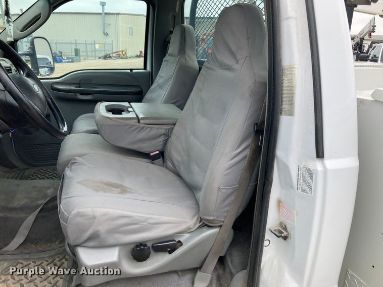 image for item HN9874 2004 Ford F450 Super Duty  utility / service truck