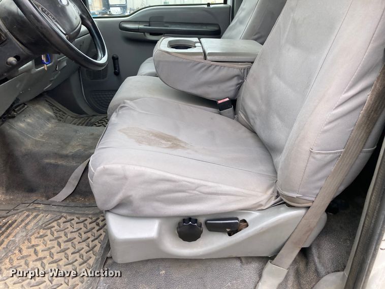 image for item HN9874 2004 Ford F450 Super Duty  utility / service truck