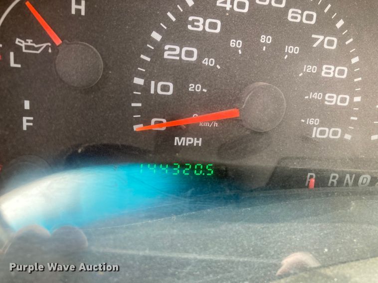 image for item HN9874 2004 Ford F450 Super Duty  utility / service truck