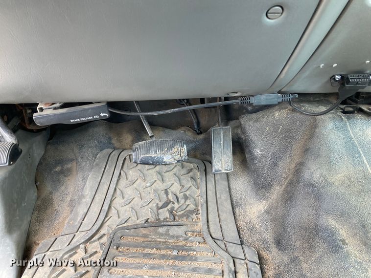 image for item HN9874 2004 Ford F450 Super Duty  utility / service truck