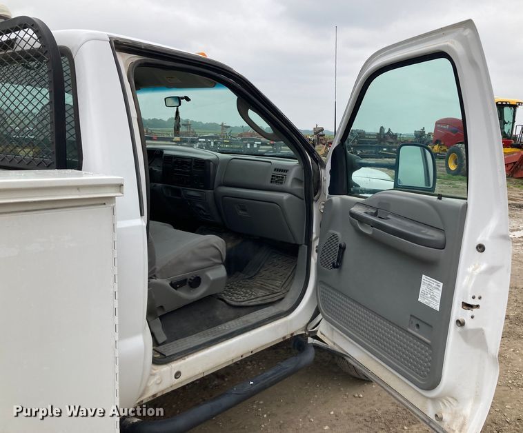 image for item HN9874 2004 Ford F450 Super Duty  utility / service truck