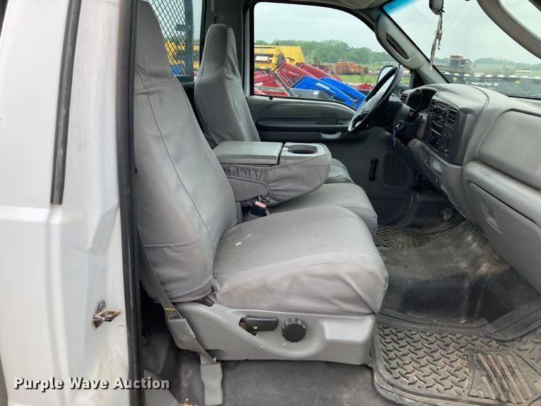 image for item HN9874 2004 Ford F450 Super Duty  utility / service truck