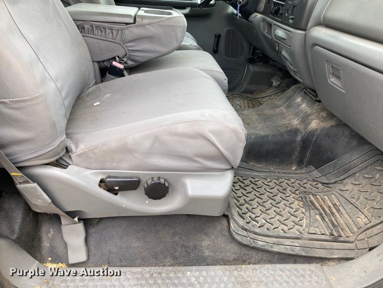 image for item HN9874 2004 Ford F450 Super Duty  utility / service truck