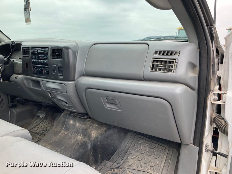 image for item HN9874 2004 Ford F450 Super Duty  utility / service truck