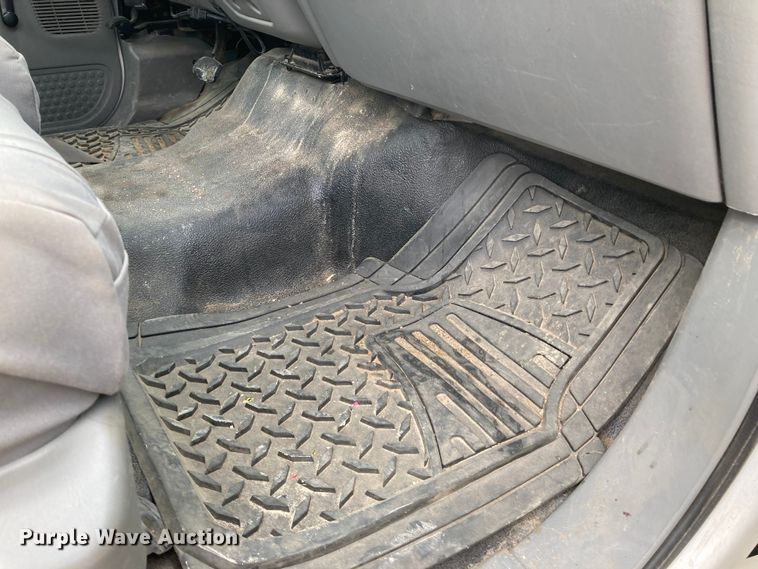 image for item HN9874 2004 Ford F450 Super Duty  utility / service truck