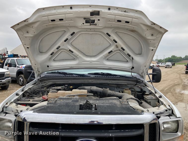 image for item HN9874 2004 Ford F450 Super Duty  utility / service truck