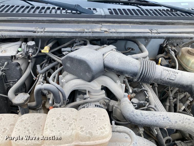 image for item HN9874 2004 Ford F450 Super Duty  utility / service truck