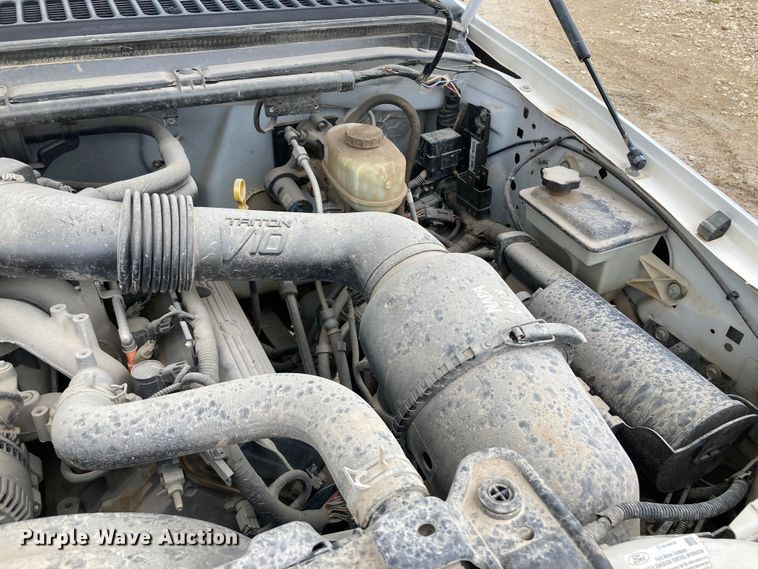 image for item HN9874 2004 Ford F450 Super Duty  utility / service truck