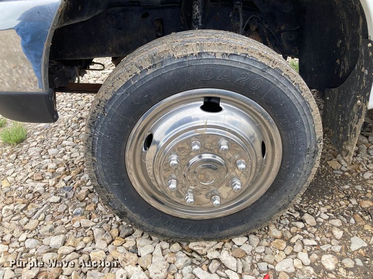 image for item HN9874 2004 Ford F450 Super Duty  utility / service truck