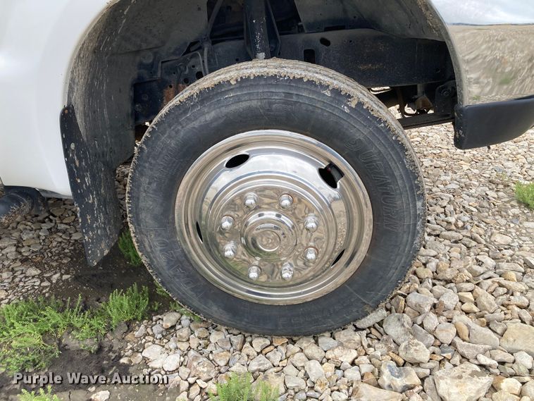 image for item HN9874 2004 Ford F450 Super Duty  utility / service truck