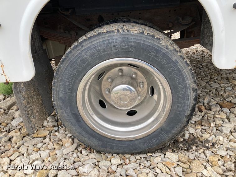 image for item HN9874 2004 Ford F450 Super Duty  utility / service truck