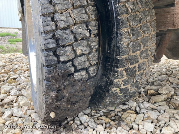 image for item HN9874 2004 Ford F450 Super Duty  utility / service truck