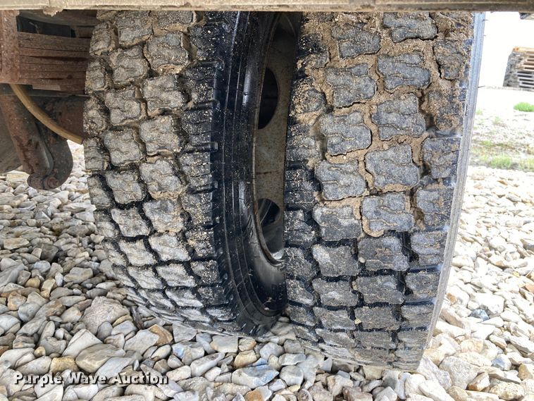 image for item HN9874 2004 Ford F450 Super Duty  utility / service truck