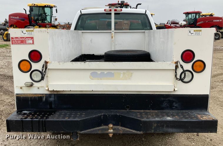 image for item HN9875 2006 Chevrolet Silverado 2500HD  utility bed pickup truck