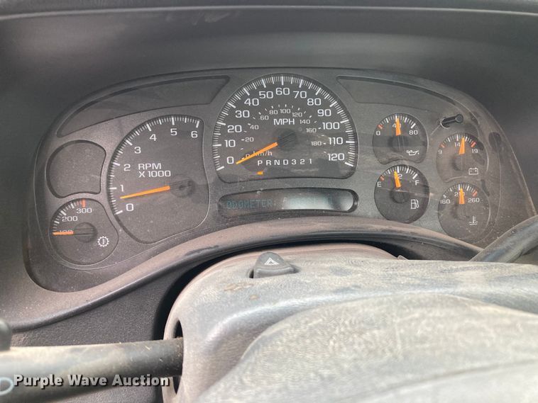 image for item HN9875 2006 Chevrolet Silverado 2500HD  utility bed pickup truck