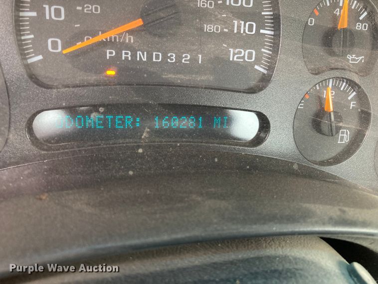 image for item HN9875 2006 Chevrolet Silverado 2500HD  utility bed pickup truck