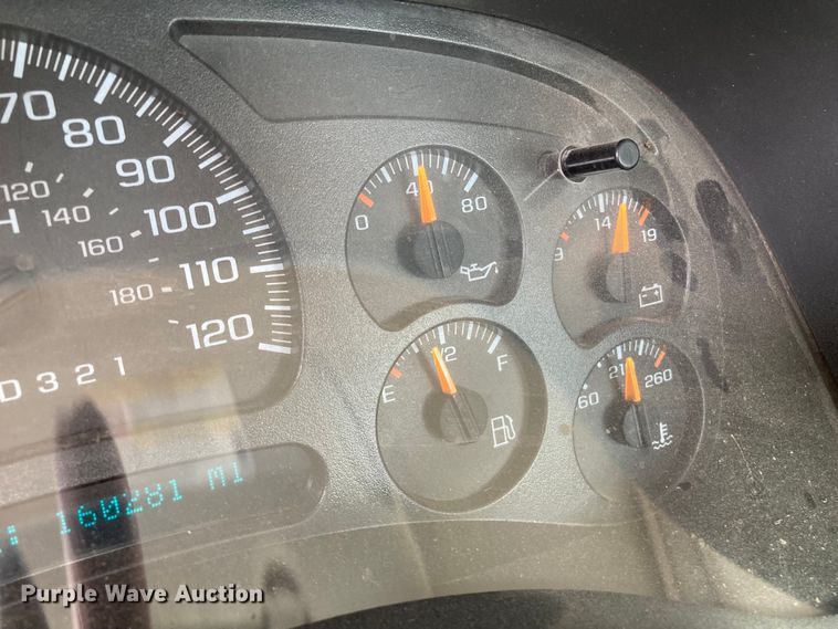 image for item HN9875 2006 Chevrolet Silverado 2500HD  utility bed pickup truck