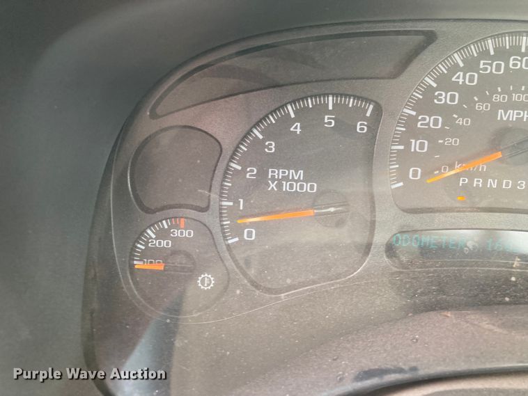 image for item HN9875 2006 Chevrolet Silverado 2500HD  utility bed pickup truck