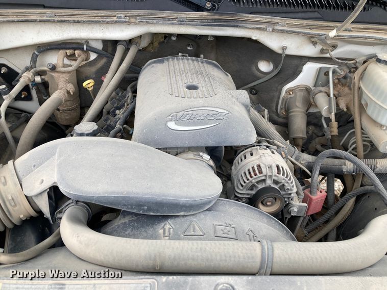 image for item HN9875 2006 Chevrolet Silverado 2500HD  utility bed pickup truck