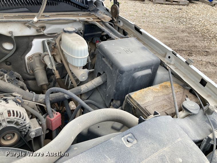 image for item HN9875 2006 Chevrolet Silverado 2500HD  utility bed pickup truck