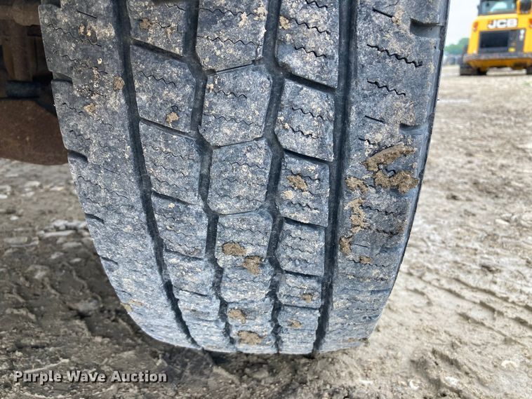 image for item HN9875 2006 Chevrolet Silverado 2500HD  utility bed pickup truck