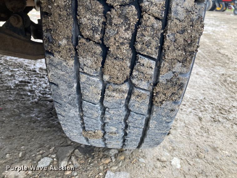 image for item HN9875 2006 Chevrolet Silverado 2500HD  utility bed pickup truck