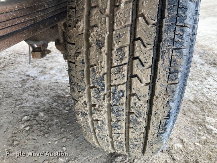 image for item HN9875 2006 Chevrolet Silverado 2500HD  utility bed pickup truck