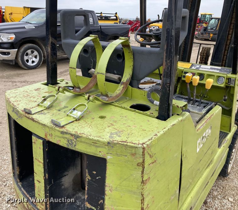 image for item HN9882 Clark GCS25MB  forklift