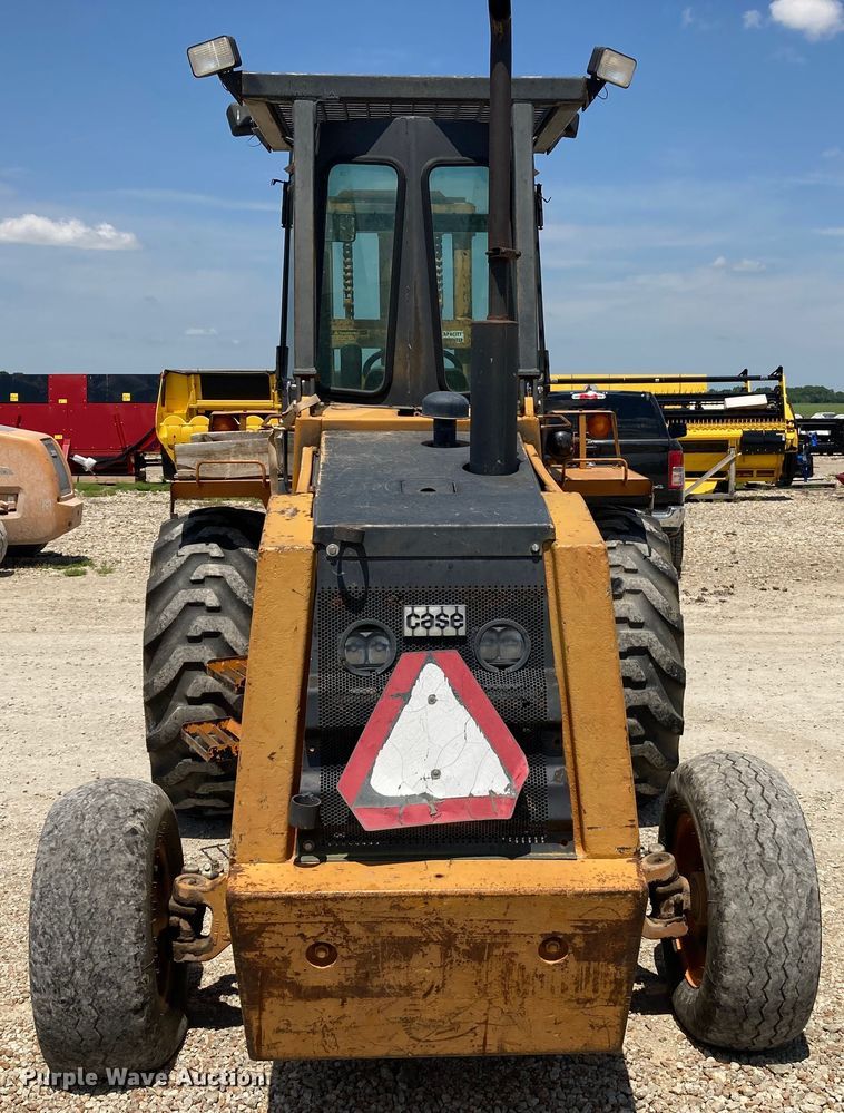 image for item HN9883 Case 586D  forklift