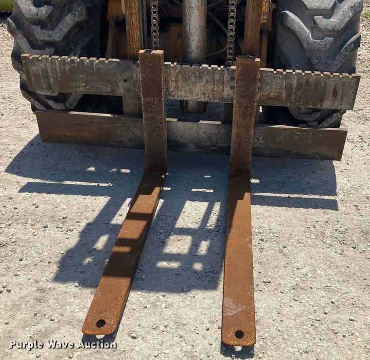 image for item HN9883 Case 586D  forklift