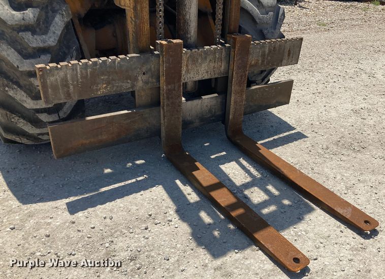 image for item HN9883 Case 586D  forklift