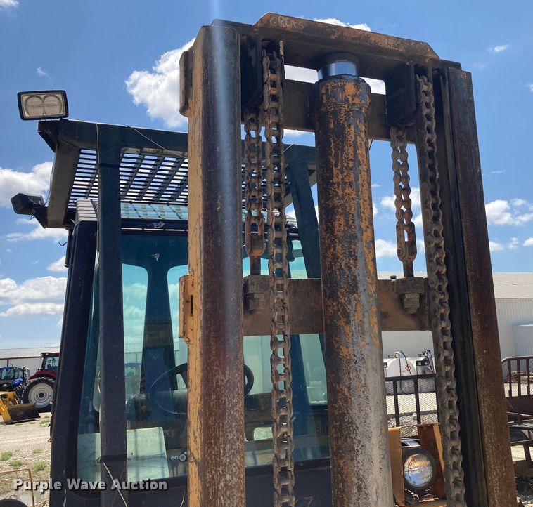 image for item HN9883 Case 586D  forklift