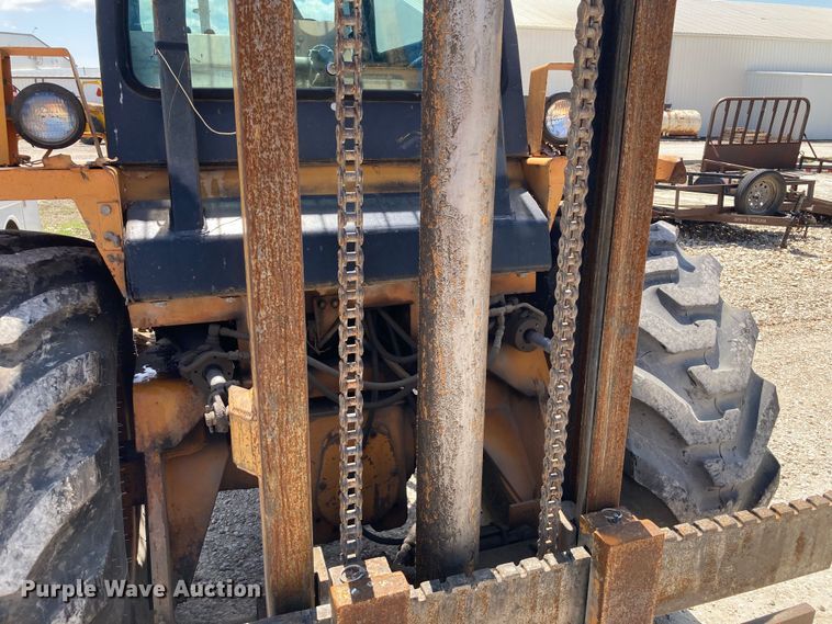 image for item HN9883 Case 586D  forklift