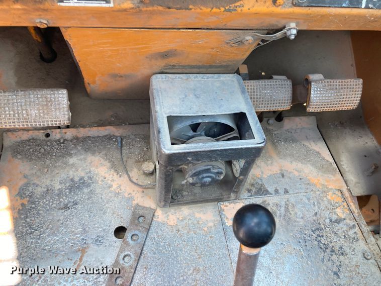 image for item HN9883 Case 586D  forklift