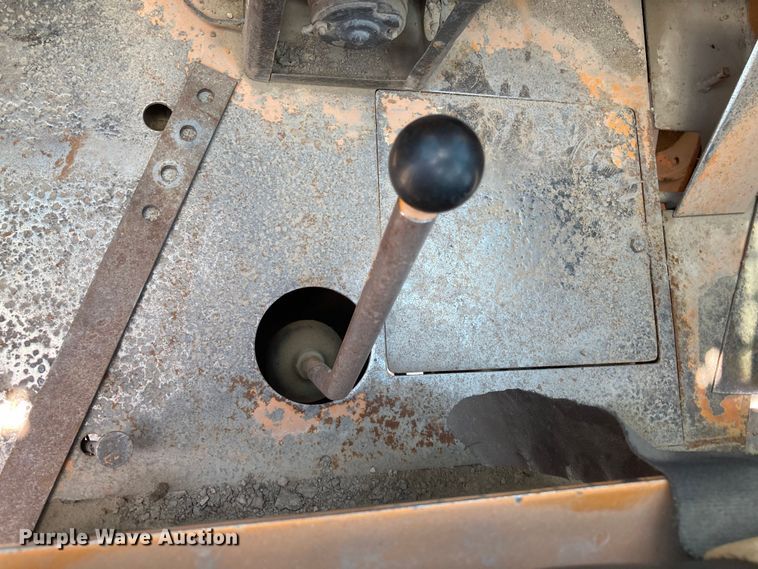 image for item HN9883 Case 586D  forklift