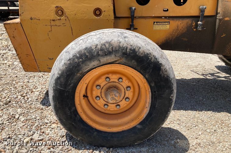 image for item HN9883 Case 586D  forklift