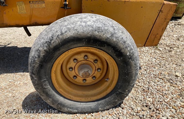 image for item HN9883 Case 586D  forklift