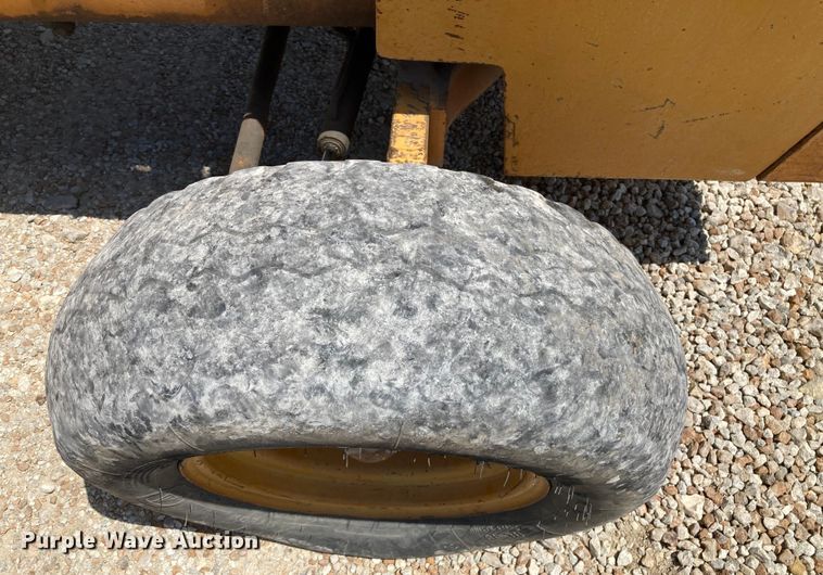 image for item HN9883 Case 586D  forklift