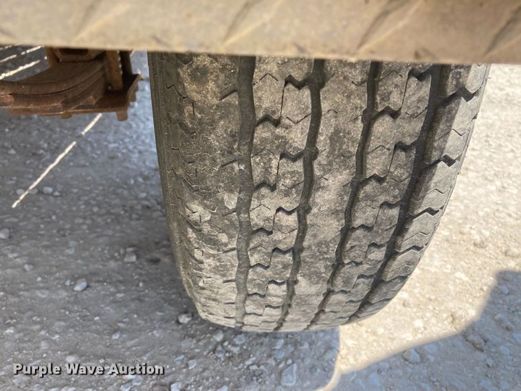 image for item HN9886 2006 PJ Trailers  utility trailer