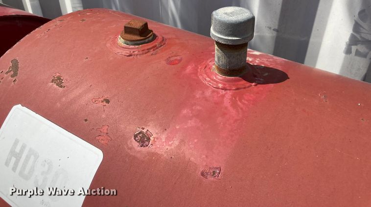 image for item HN9891 Oil tank