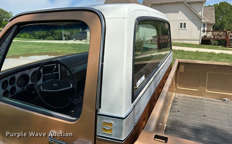 image for item JC9974 1975 Chevrolet Cheyenne 10  pickup truck