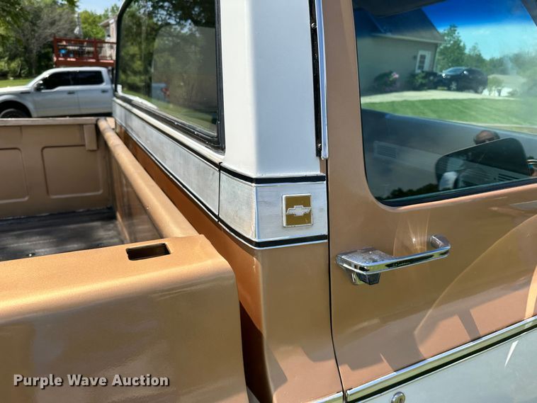 image for item JC9974 1975 Chevrolet Cheyenne 10  pickup truck