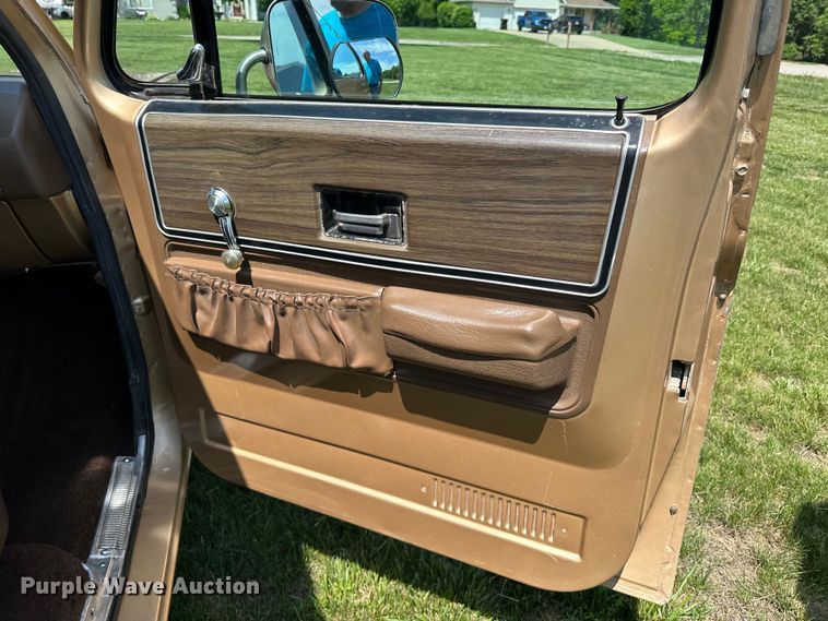 image for item JC9974 1975 Chevrolet Cheyenne 10  pickup truck