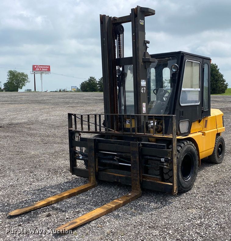 image for item KB9430 1999 Caterpillar DP50  forklift