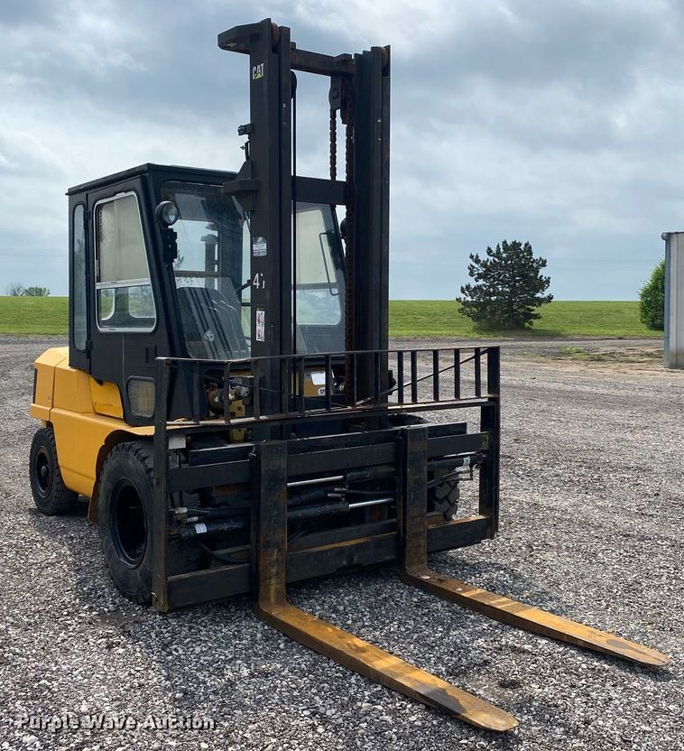 image for item KB9430 1999 Caterpillar DP50  forklift