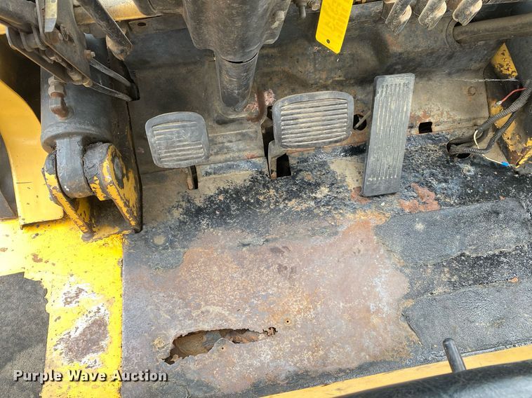 image for item KB9430 1999 Caterpillar DP50  forklift