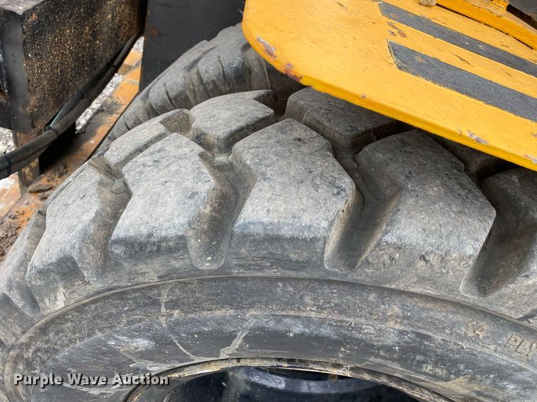 image for item KB9430 1999 Caterpillar DP50  forklift