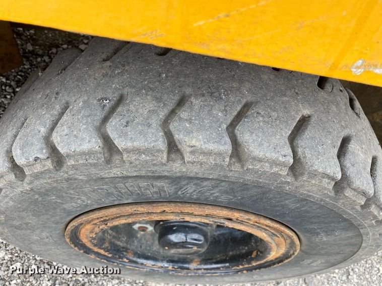 image for item KB9430 1999 Caterpillar DP50  forklift