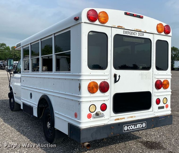 image for item KB9434 2002 Chevrolet Express  school bus